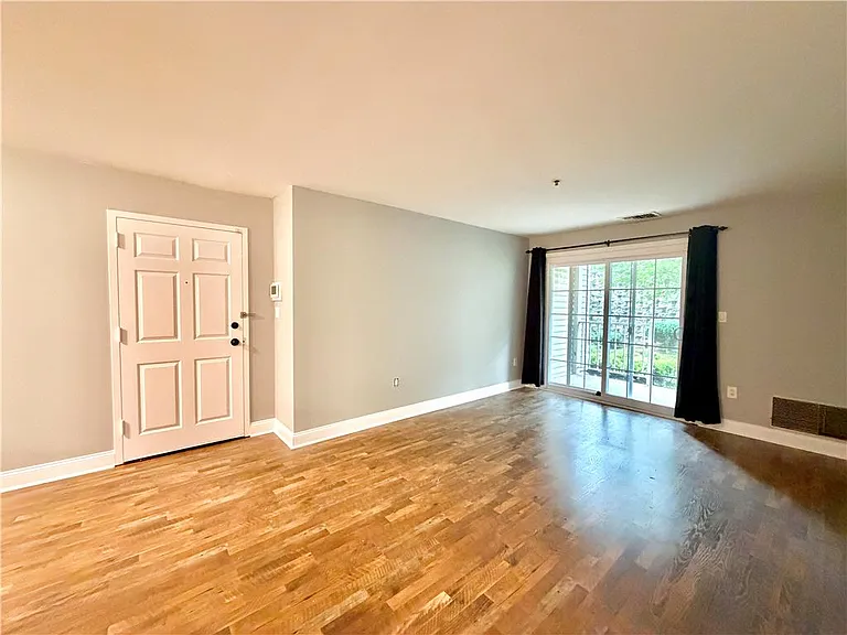 401 Canal Park — Photo 8