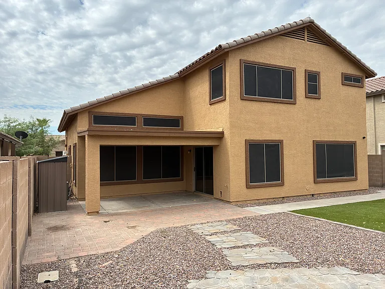 25550 W Pioneer St — Photo 40