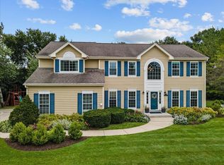 N54W16933 Autumn View Ln, Menomonee Falls, WI 53051