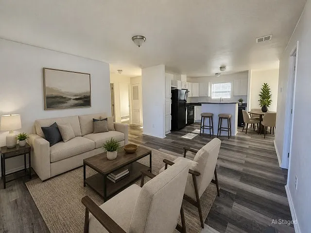3 bed, 2.0 bath, 1120 sqft, $1,950 — Photo 4
