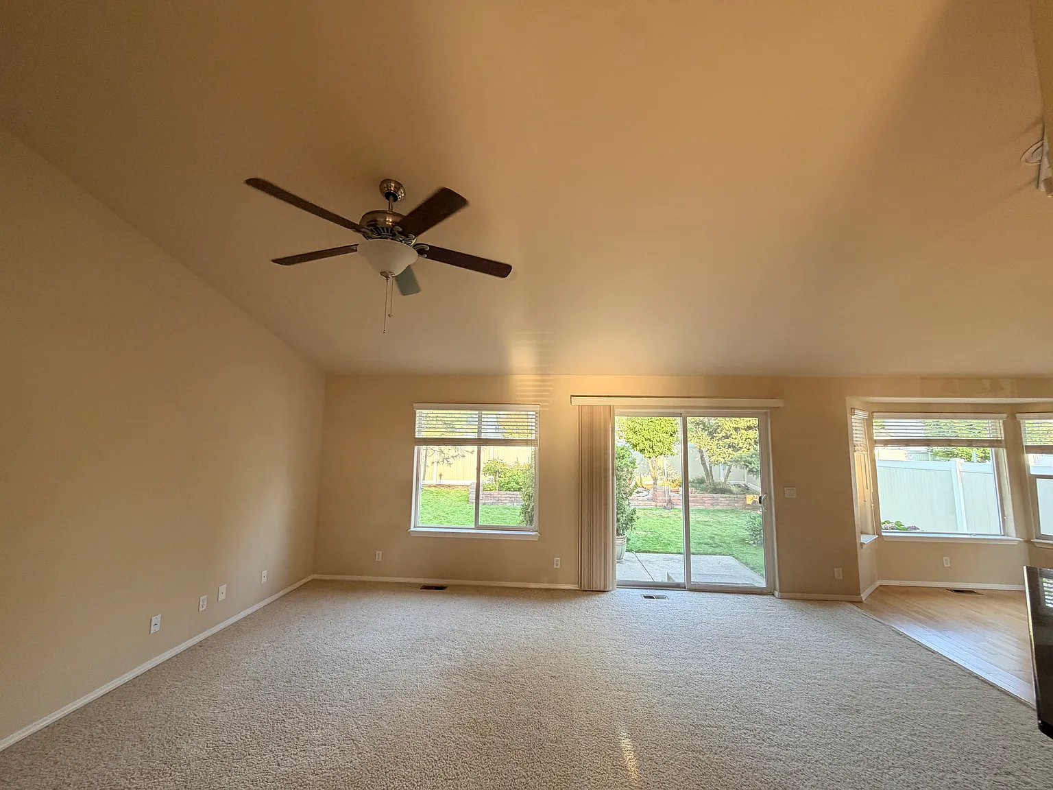 3 bed, 1979 sqft, $3,400 — Photo 4