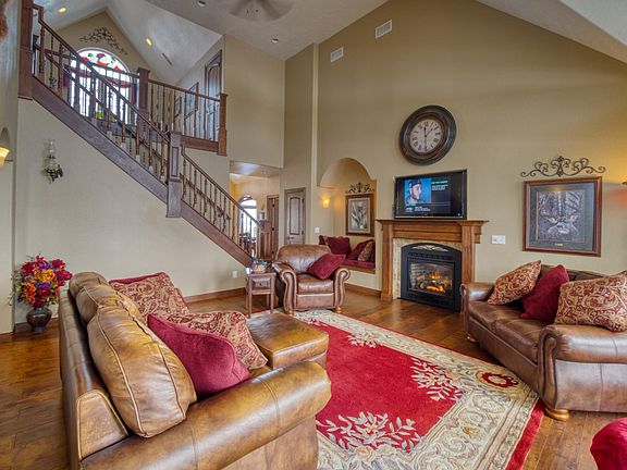 2303 Hillcrest Dr (57)