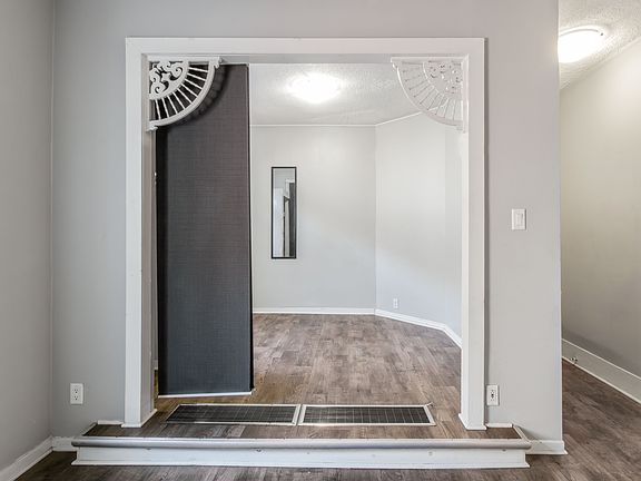 4th image of 46 Sweetland Ave #1017770