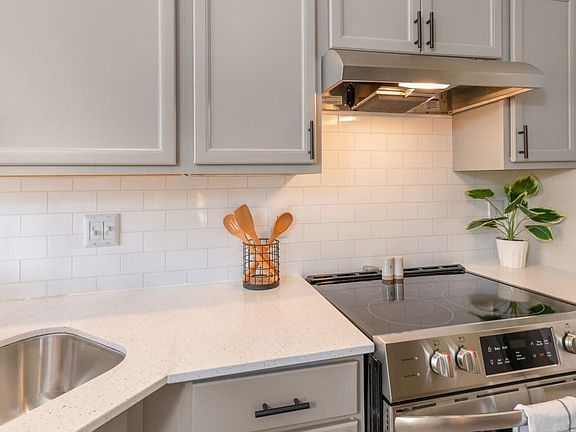 3rd image of 5800 Northwest Dr #10202