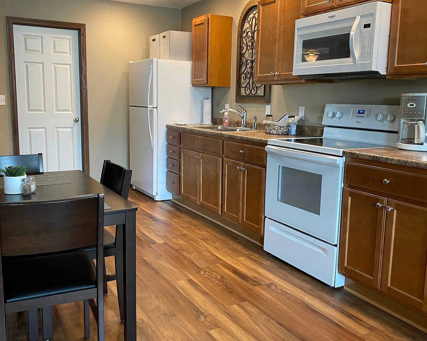 2 bed, 750 sqft, $1,050 — Photo 1