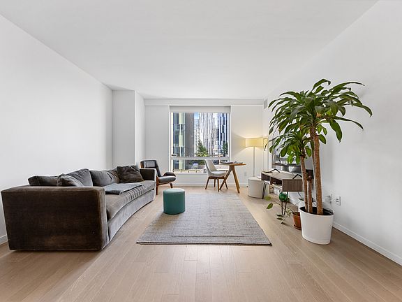 2nd image of 138 Willoughby St #18C