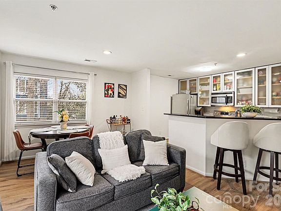 5th image of 525 N Graham St Unit 2F