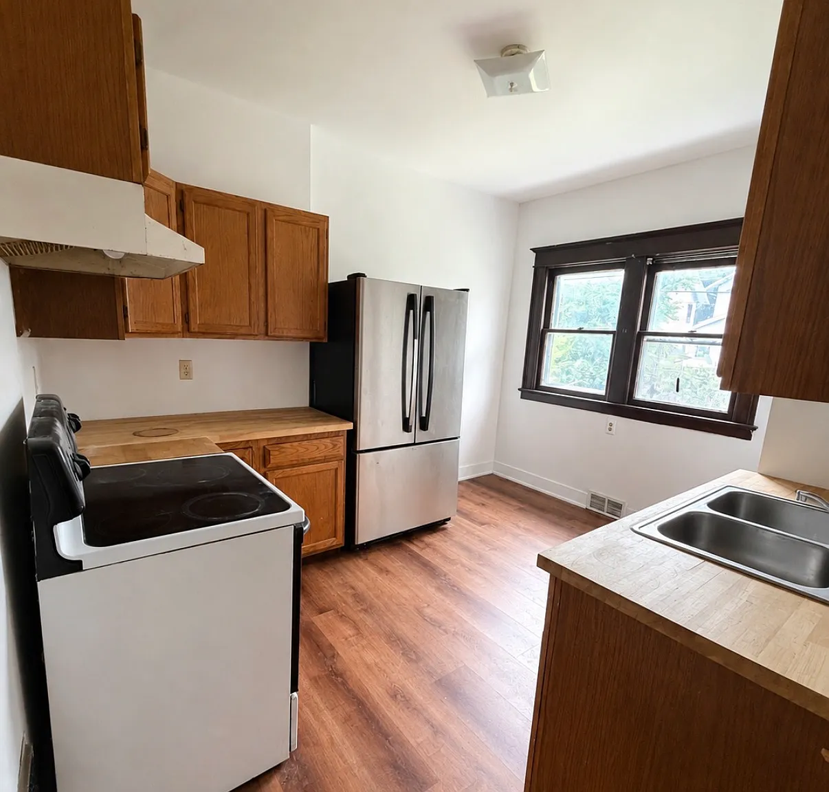 3 bed, 1500 sqft, $1,400 — Photo 1