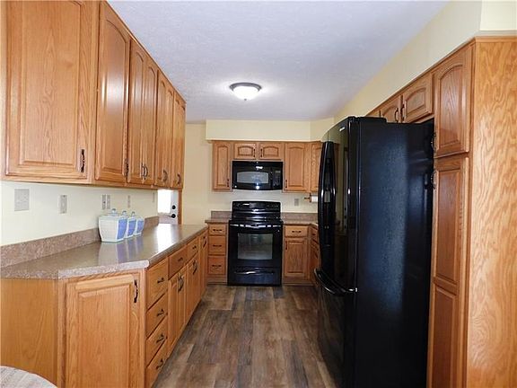 NEWER GALLEY KITCHEN WITH BLACK APPLIANCE PACKAGE