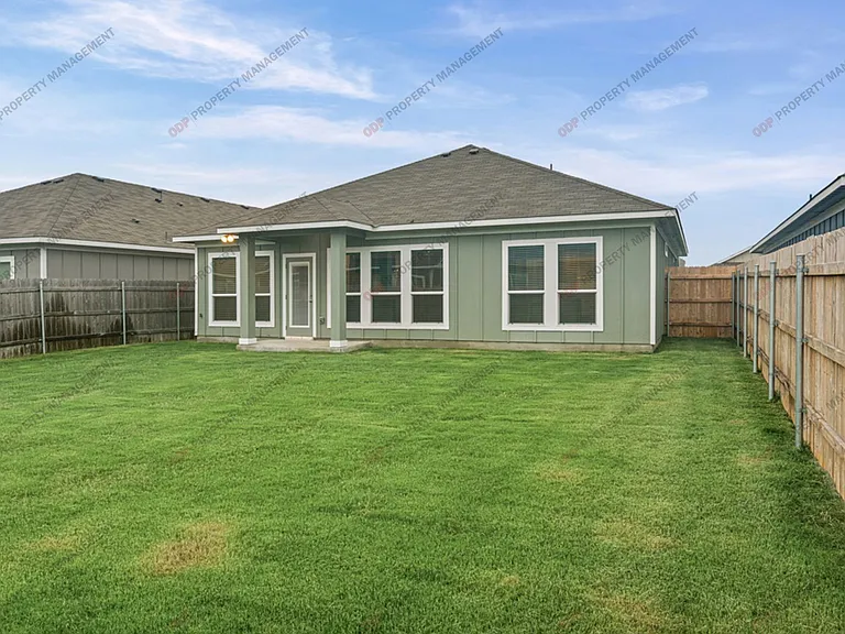 2717 Fox River Dr — Photo 23