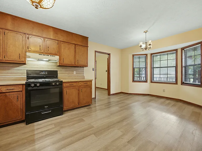 1701 Rose Garden Ln — Photo 20