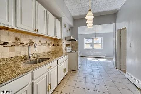 1st image of 615 11th St APT 1