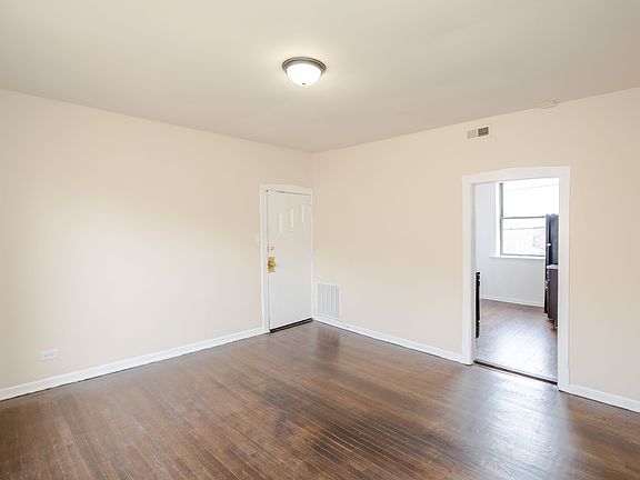 3rd image of 1020 E Hyde Park Blvd #1024-3S