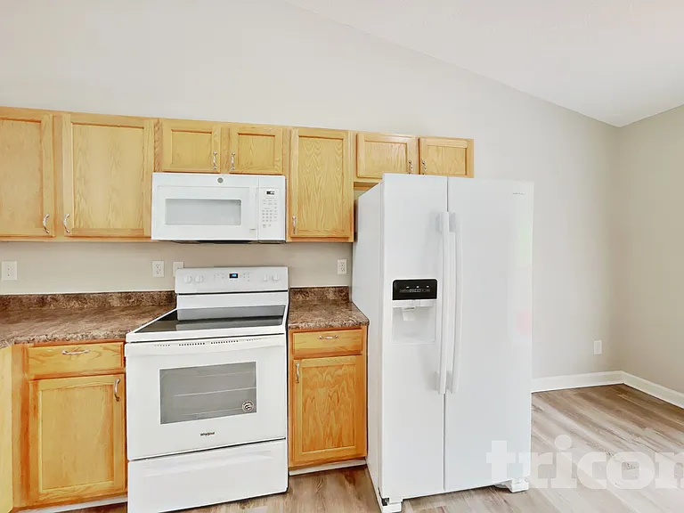 649 Belgium Dr — Photo 3