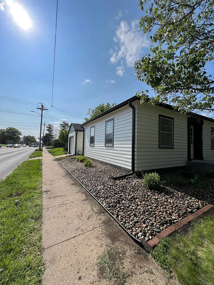 Building Photo - 2300 40th Pl