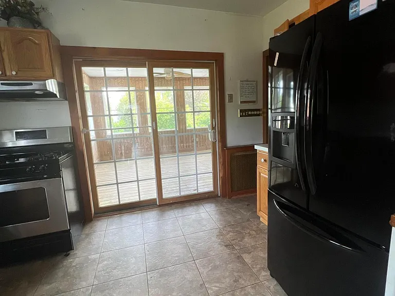9 Berg Ave — Photo 10