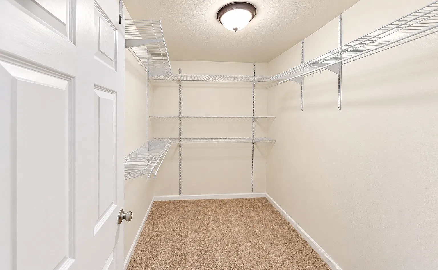 1395 E 100th Ln — Photo 3