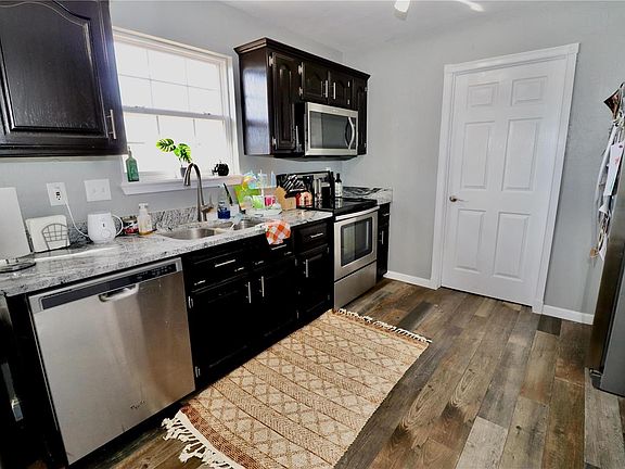3rd image of 2323 Cranberry Ln