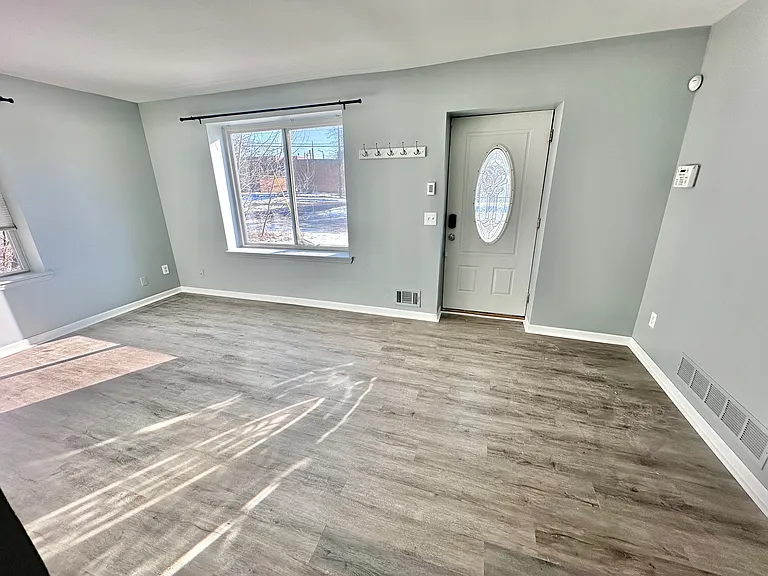 1751 Clara St — Photo 7