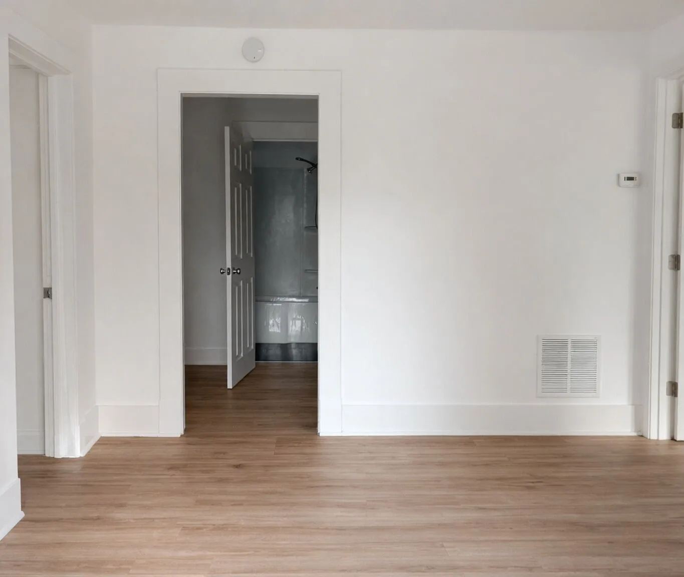 2 bed, 1.0 bath, 900 sqft, $1,450 — Photo 2
