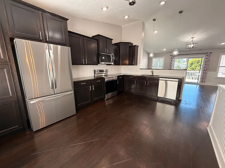 1627 Hamlet Dr SE — Photo 3