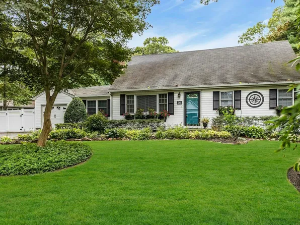 248 Waterford Road, Oakdale, NY 11769