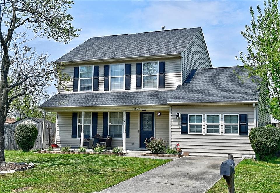 1st image of 204 Oak Manor Ct