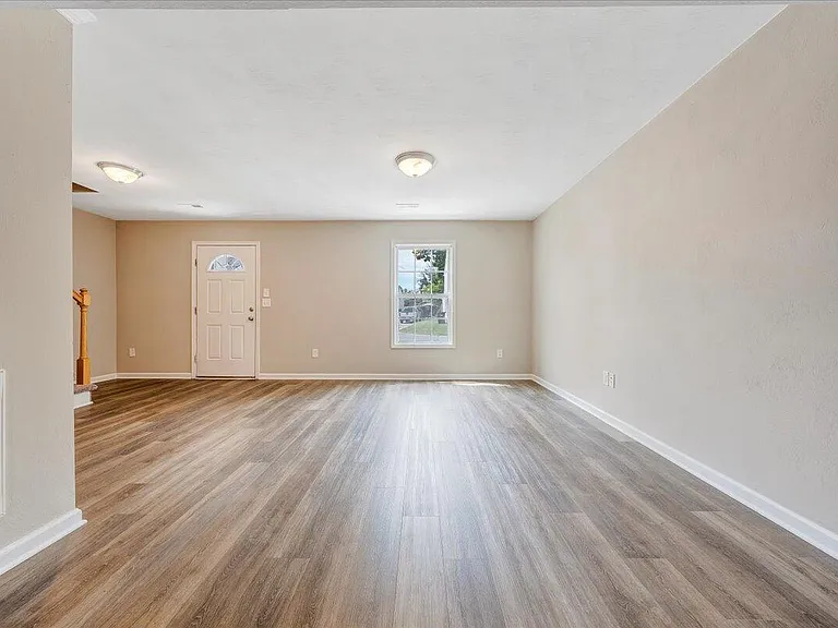 6852 Woodcreeper Dr — Photo 8