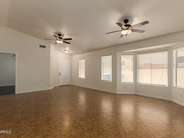 4634 E Grovers Ave — Photo 25
