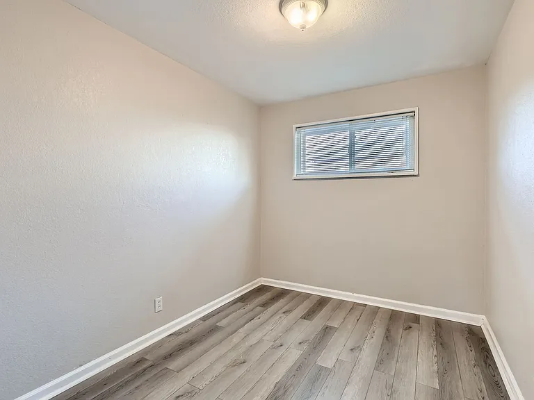 3658 N Gaylord St — Photo 8