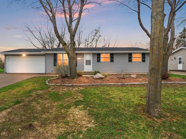 205 Fairway St, Combined Locks, WI 54113