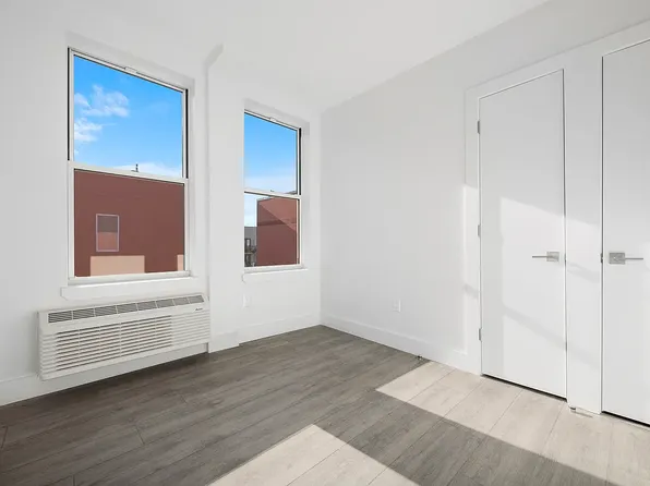 2010 Ocean Avenue image 5 of 7