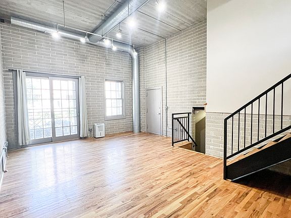 3rd image of 3712 N Wilton Ave APT 1N