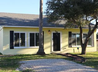518 E King St, Rockport, TX 78382