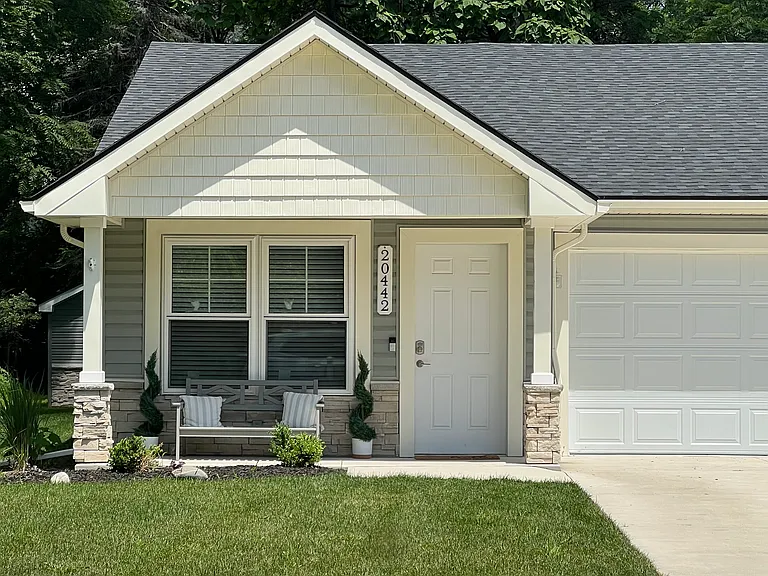 20442 Westland Dr — Photo 1