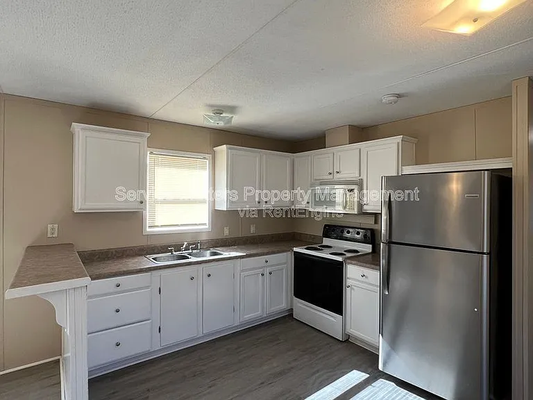 4825 Douglas Dr — Photo 5