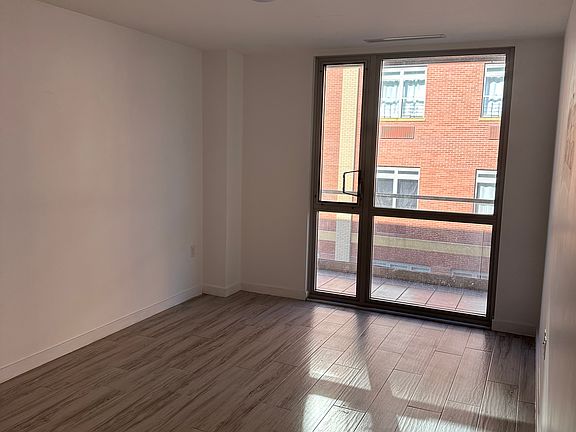 4th image of 10909 15th Ave #504