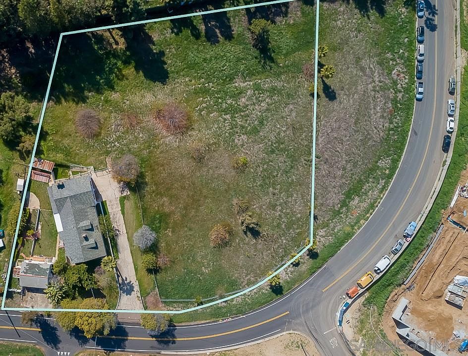 1st image of 8 Vista Dr