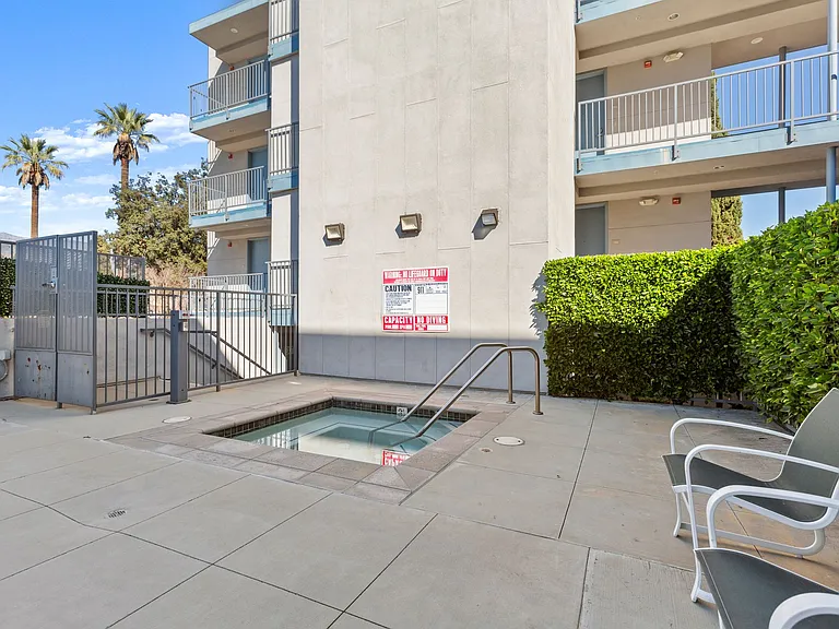 Aqua Courtyard Suites — Photo 7
