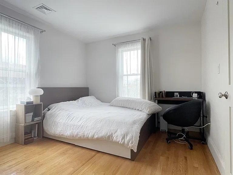 72 Holland St — Photo 6