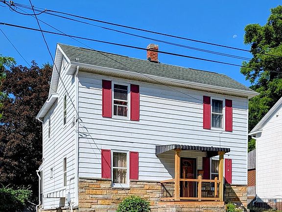 4th image of 52 Linden St