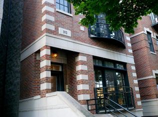 910 W Barry Ave APT 4, Chicago, IL 60657