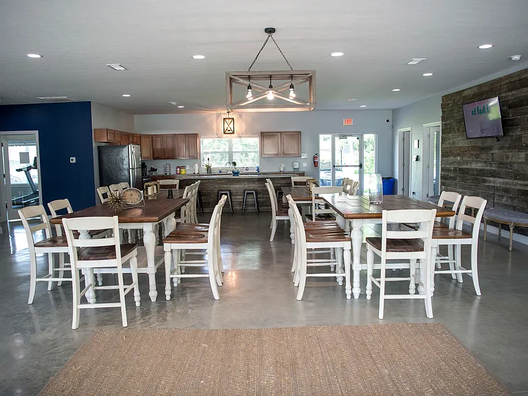 Eastway Court Apartments — Photo 9