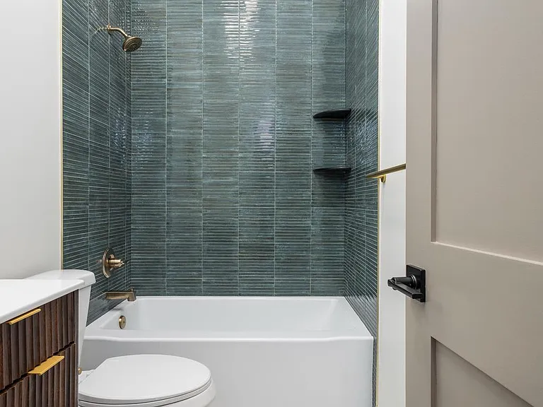 1613 N 33rd St #D — Photo 15