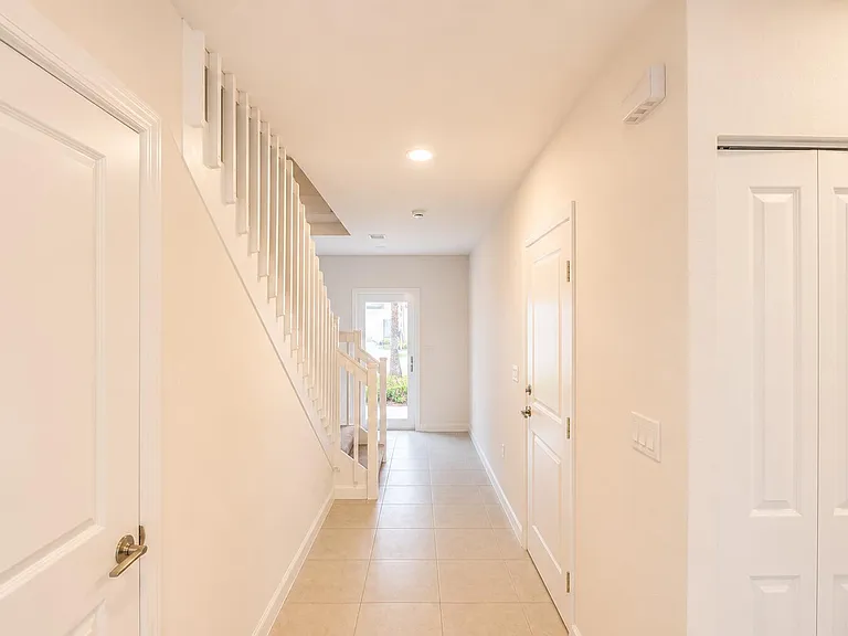 5085 SW 37th St — Photo 8