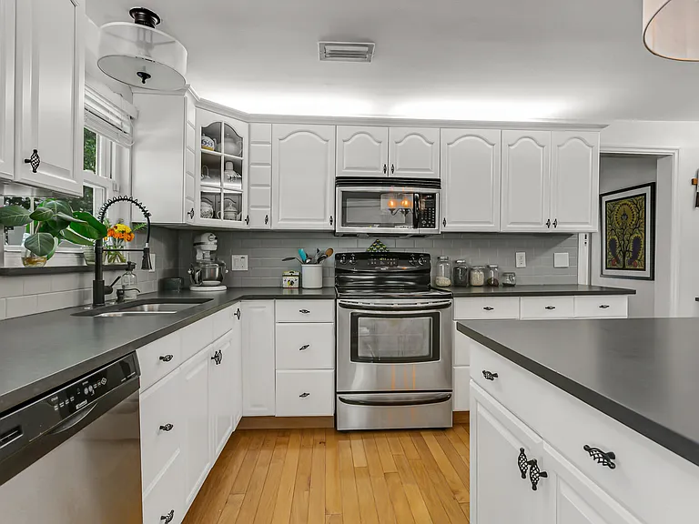 918 W Braddock St — Photo 16