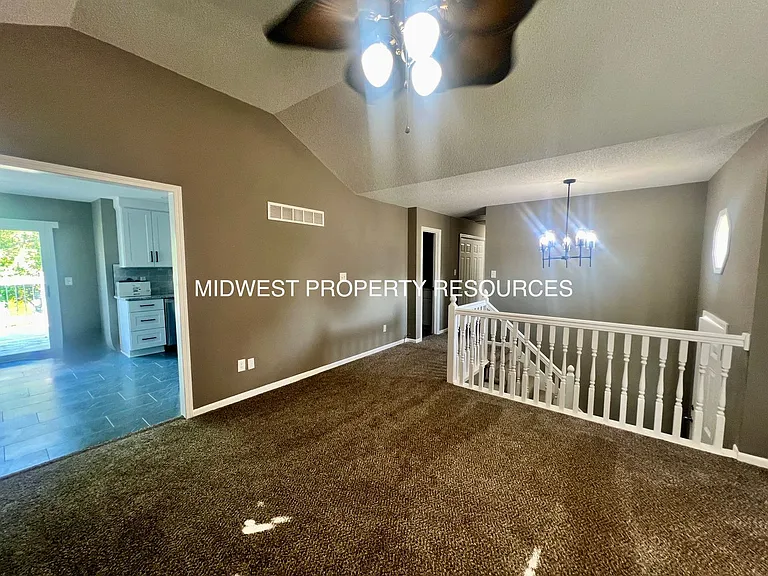 902 SE Sunnyside Rd — Photo 4