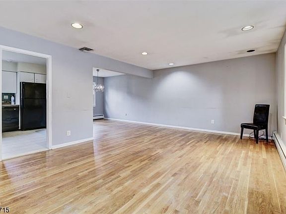 5th image of 9 Barton Dr