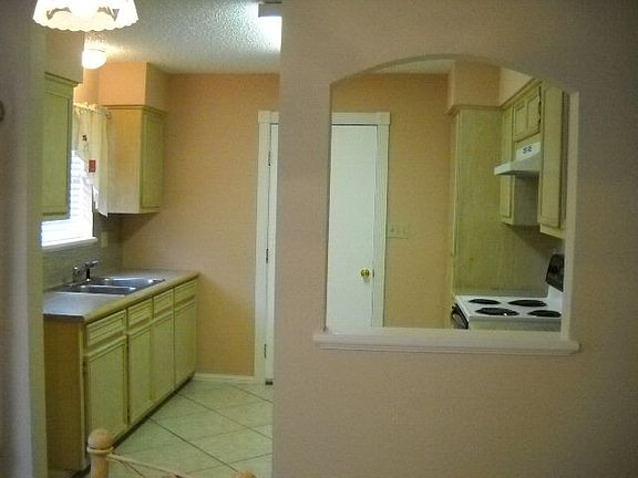 3rd image of 2090 Johnson St