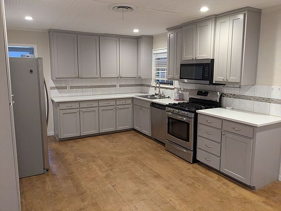2nd image of 802 Shady Ln